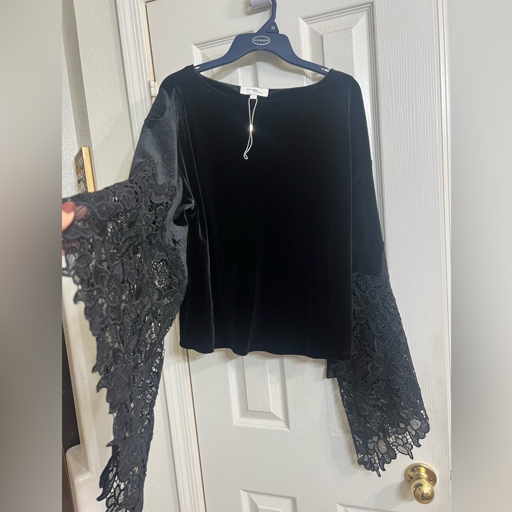 New Elegant Vera Moda Women’s Black velvet Lace Sleeve Top size L